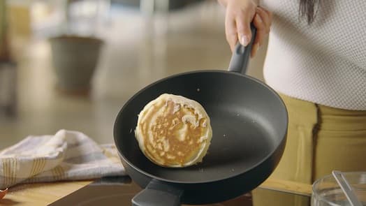 Pánev s nepřilnavým povrchem s pokličkou, 24 cm, iCook™ video